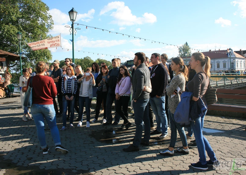 Студенти УжНУ розглядали місто над Ужем з неформального боку