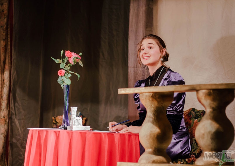 Студентка-журналістка УжНУ представила колегам моновиставу