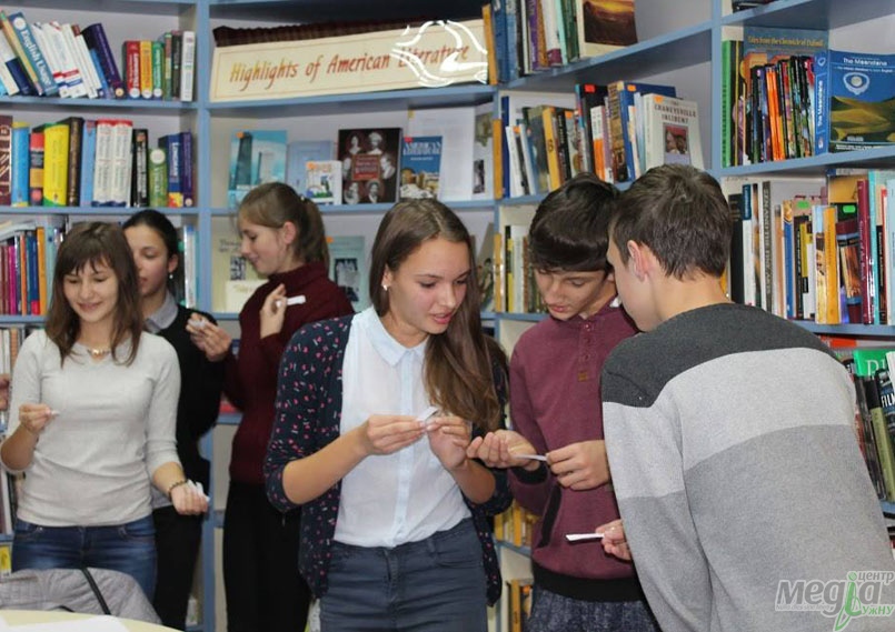 Класичний англійський розмовний клуб від «Вікна́ в Америку» заговорив іспанською