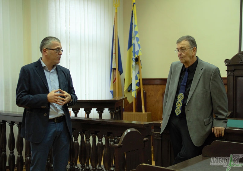 Юристи УжНУ прослухали лекцію американця Пітера Бобера