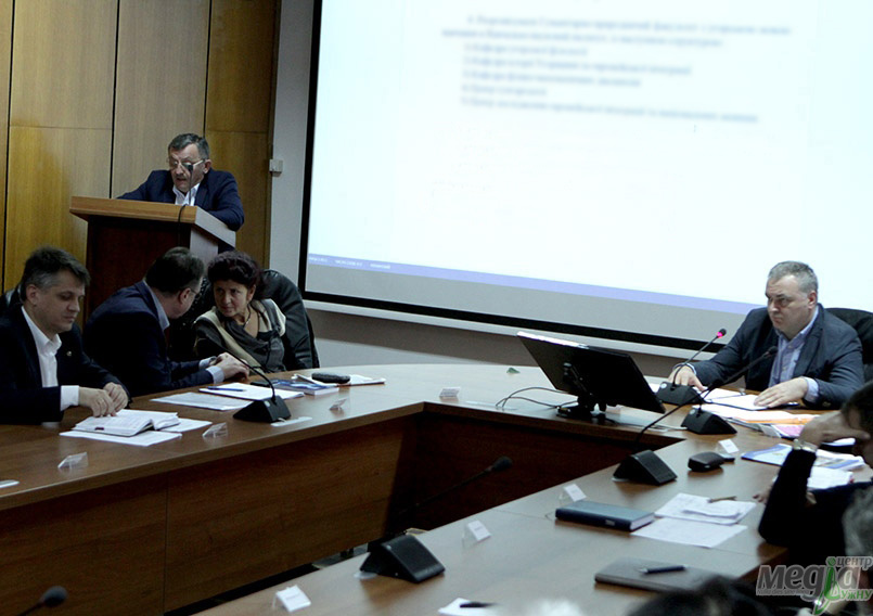 Далі – без загальноуніверситетських кафедр, але з навчально-науковим інститутом