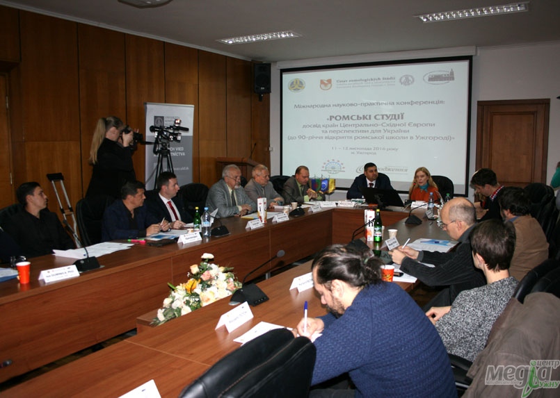 В УжНУ шукали шляхи подолання стереотипів про ромів