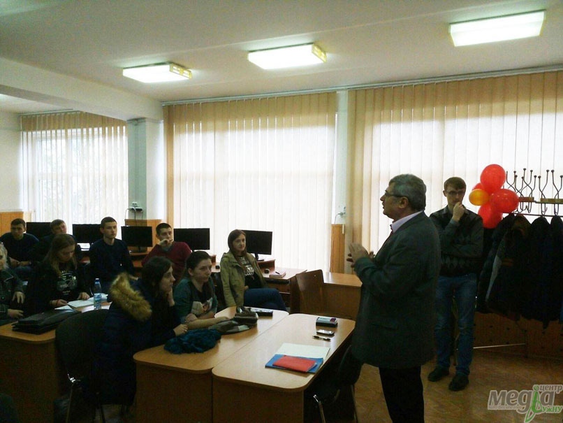 Математики слухали лекції доктора фізико-математичних наук з Інституту кібернетики