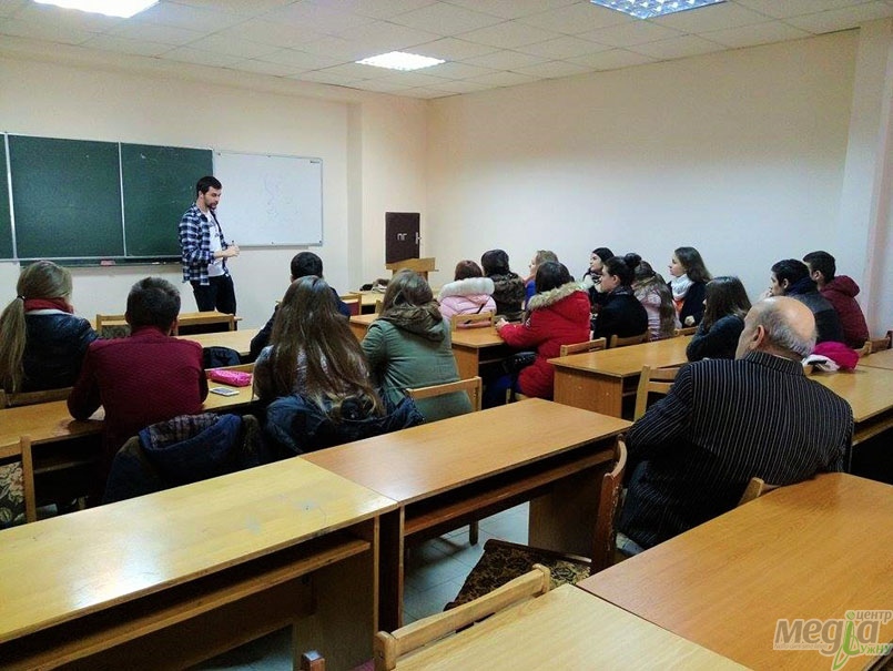 Зі студентами факультету МПМБ працював на занятті британський лектор