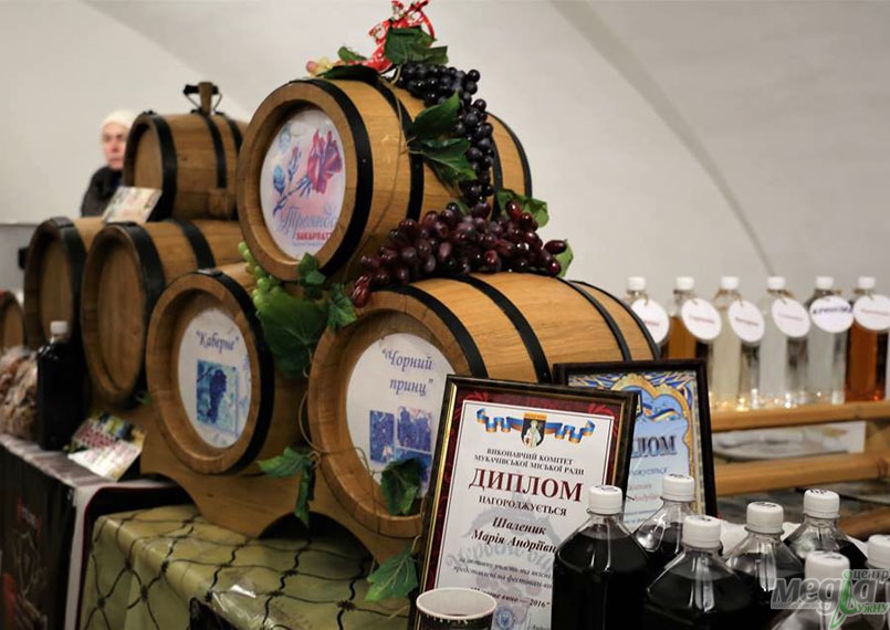 Істина у вині: студенти-туризмознавці допомагають в організації фестивалю «Закарпатське Божоле»