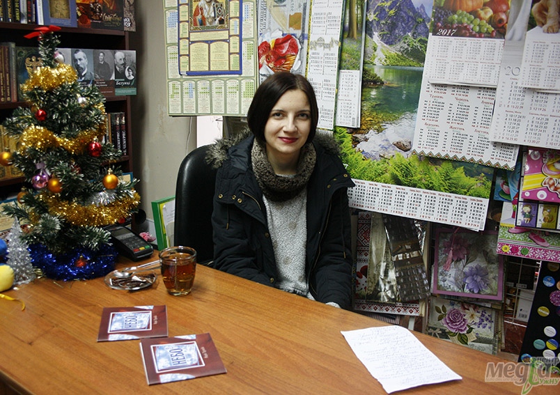 За прилавком «Кобзаря» зі своєю дебютною збіркою знайомила відвідувачів Марія Трунова