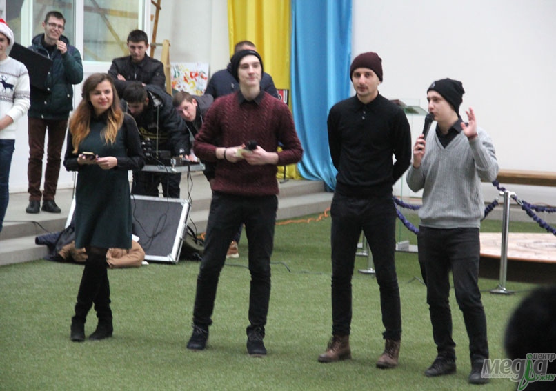 Студенти-міжнародники зробили колегам новорічний подарунок