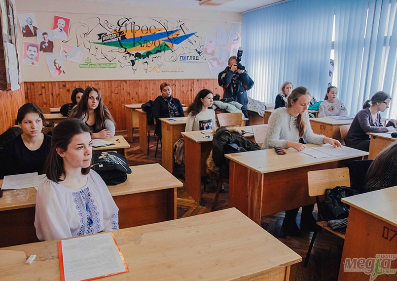 Філфак приймав «малих академіків», що досліджують питання української і російської філології