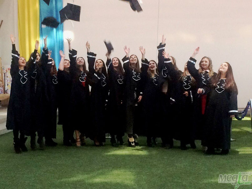 Магістрам іноземної філології вручили омріяні ключики в майбутнє