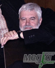 Закарпатський облмуздрамтеатр потішив комедією «Задуши мене в обіймах»