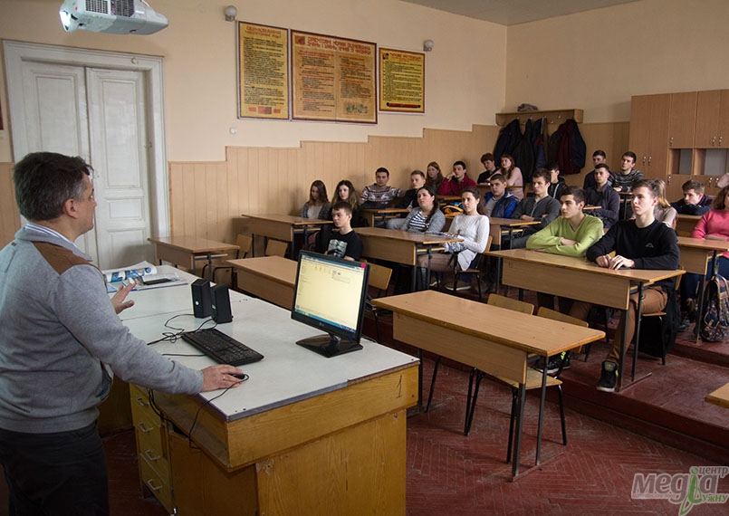 УжНУ запросив берегівських школярів на навчання