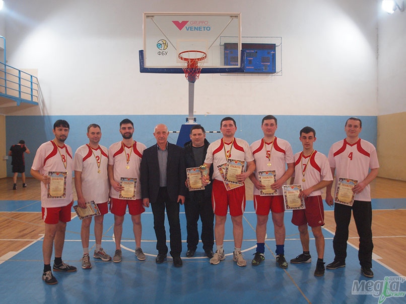 Найкращі в УжНУ баскетболісти працюють на фізичному факультеті