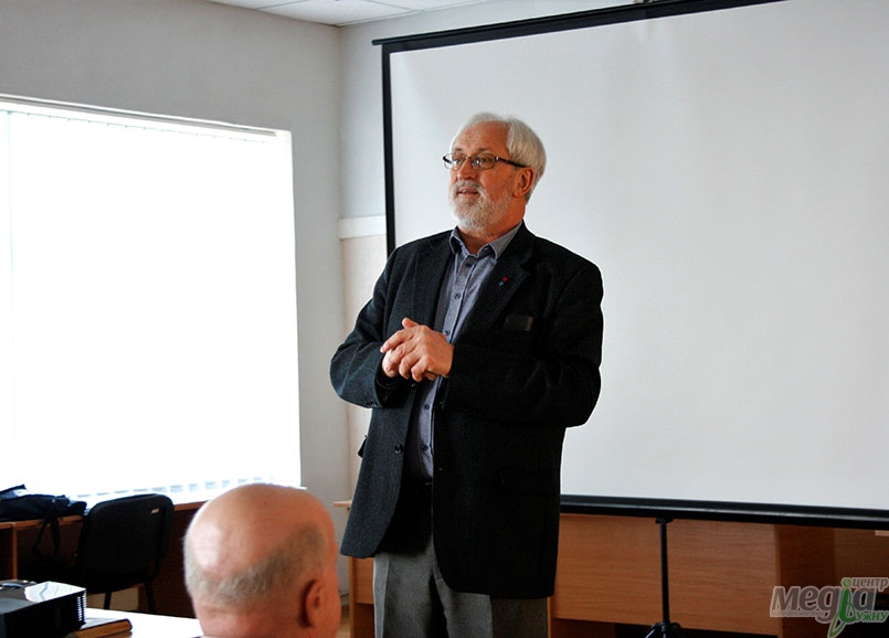 Студенти УжНУ слухали лекцію угорського науковця і письменника щодо проблем вищої освіти