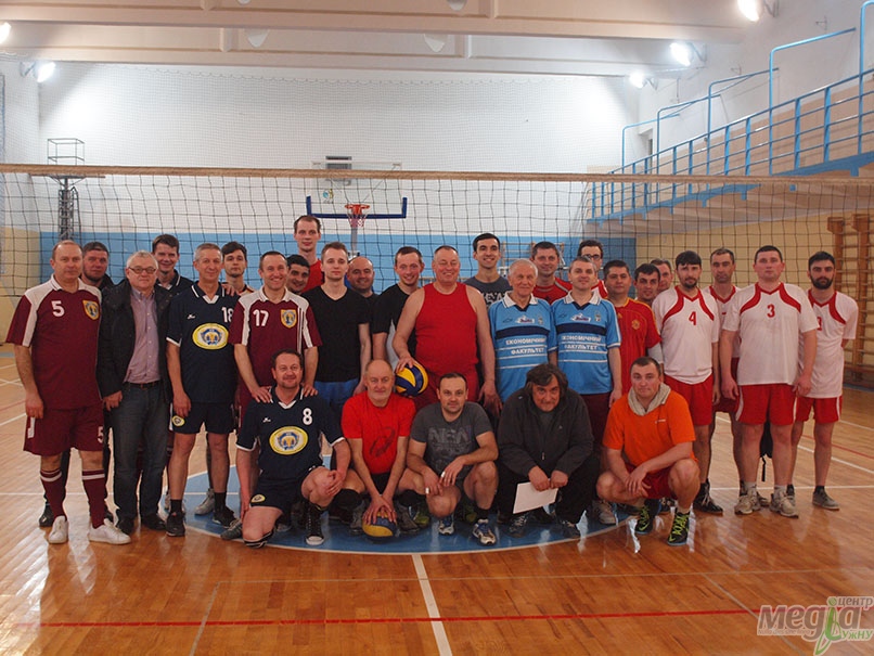 Святкування своїх одинадцятих іменин суспільники продовжили турніром з волейболу