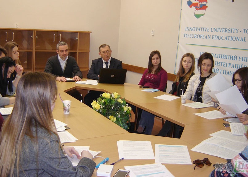 Студентський круглий стіл щодо ролі міжнародного права в системі міжнародних відносин провели в УжНУ