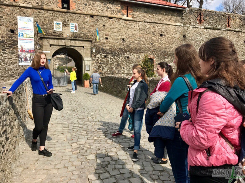 Студенти-юристи та міжнародники англомовно екскурсували Ужгородом