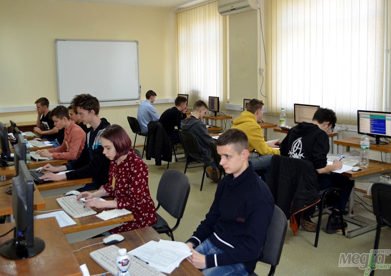 Закарпатські школярі успішно виступили на XXX Всеукраїнській олімпіаді з інформатики