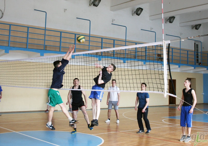 Географи розіграли волейбольний Кубок декана