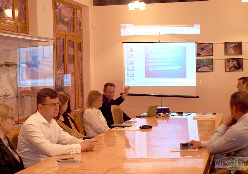 Історики УжНУ дискутували щодо проблем періодизації історичного процесу