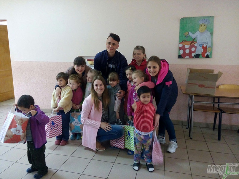 Добрі справи філфак робить природно і щиро: тепло і любов відчули вихованці Батівського притулку