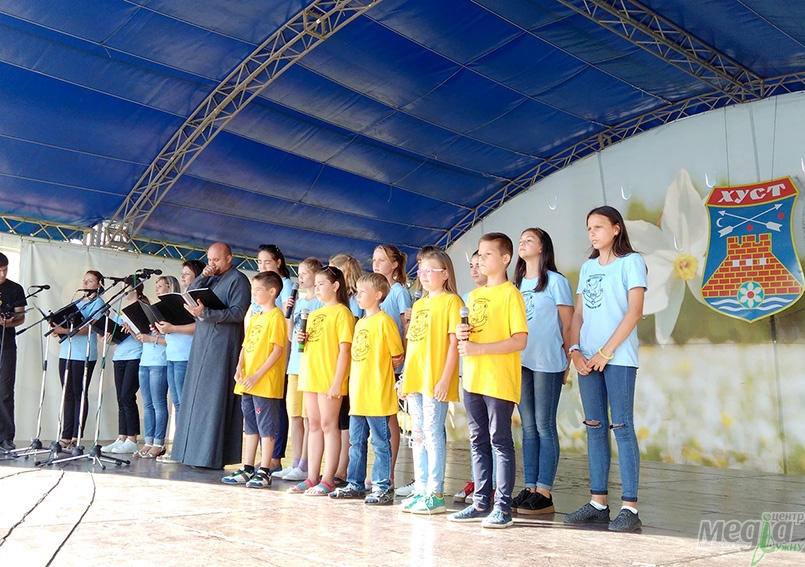 Студенти УжНУ взяли участь в обласному фестивалі духовної пісні