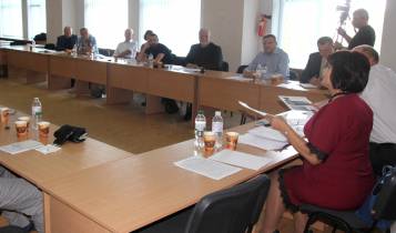 В УжНУ дискутували про виклики на західних кордонах України