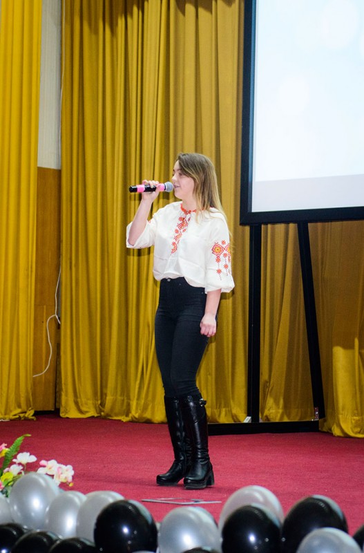 День Збройних сил України в УжНУ відзначили конкурсом патріотичної пісні