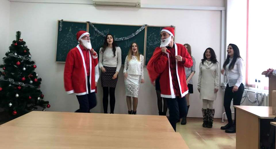 Студенти-лінгвісти ФМЕВ разом із викладачами поринули у новорічну казку