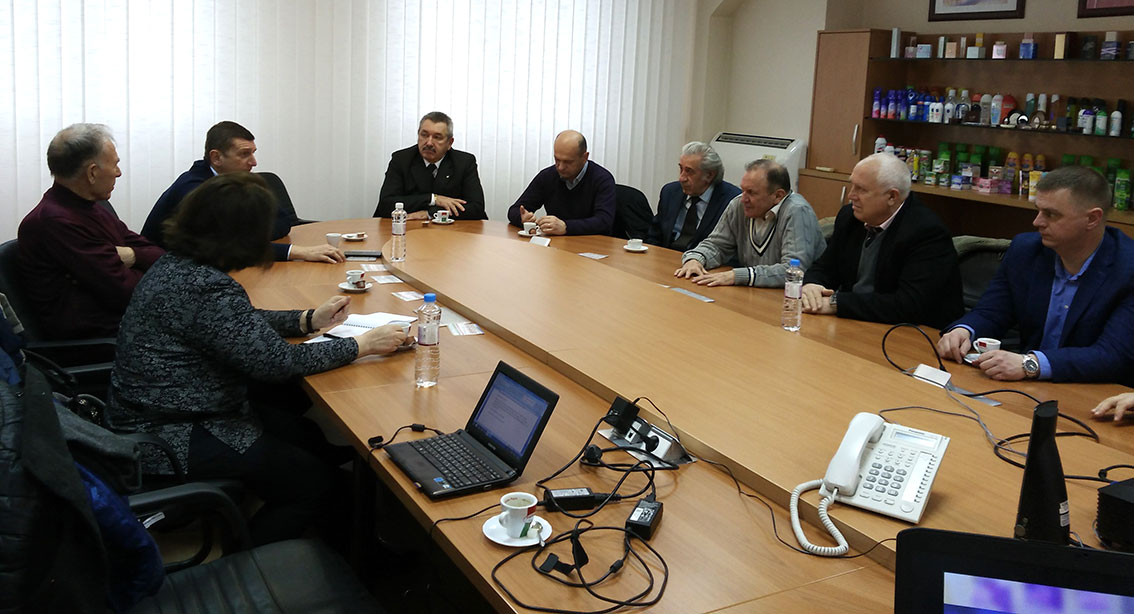 Правління асоціації випускників УжНУ влаштувало виїзне засідання на підприємстві «Інтерфіл» в Ужгороді