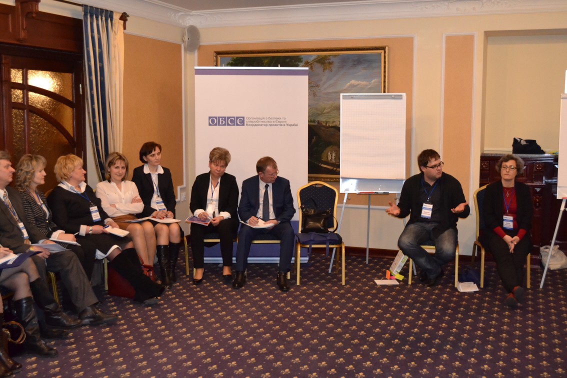Діалог заради суспільного єднання у мовному питанні влаштували в Ужгороді представники МОН за підтримки ОБСЄ