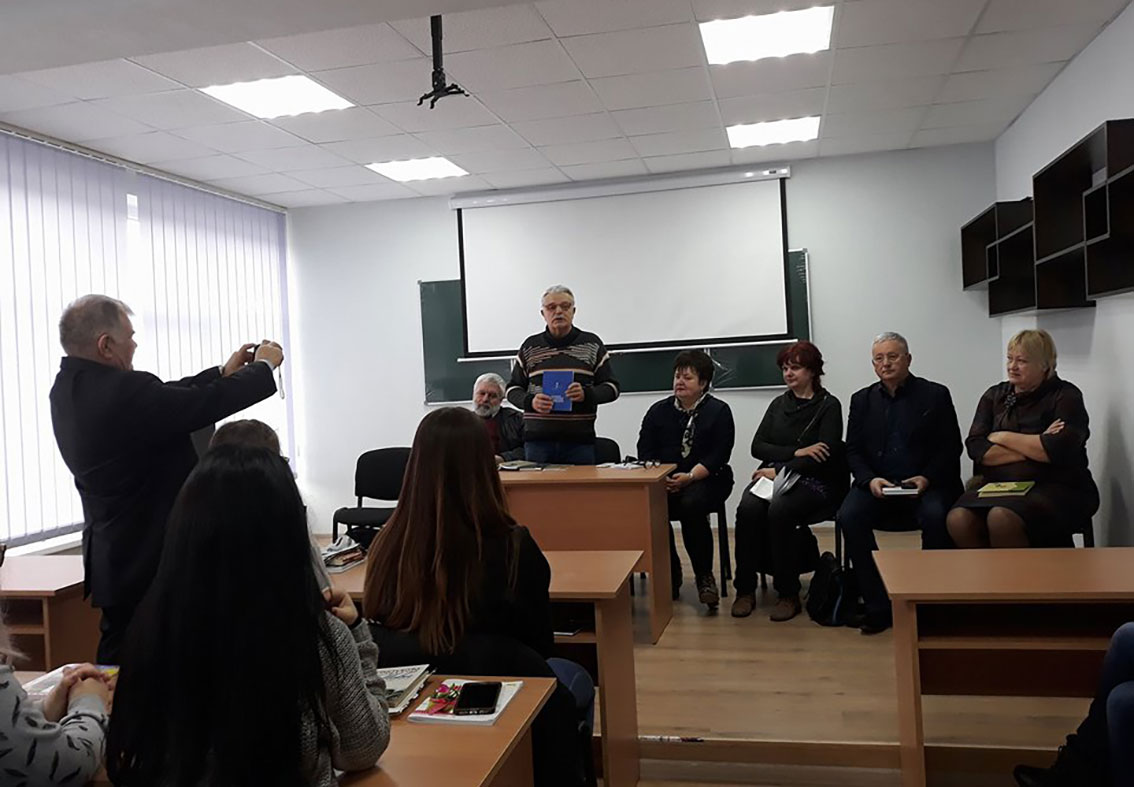 У Міжнародний день рідної мови на філологічний факультет УжНУ завітали письменники краю