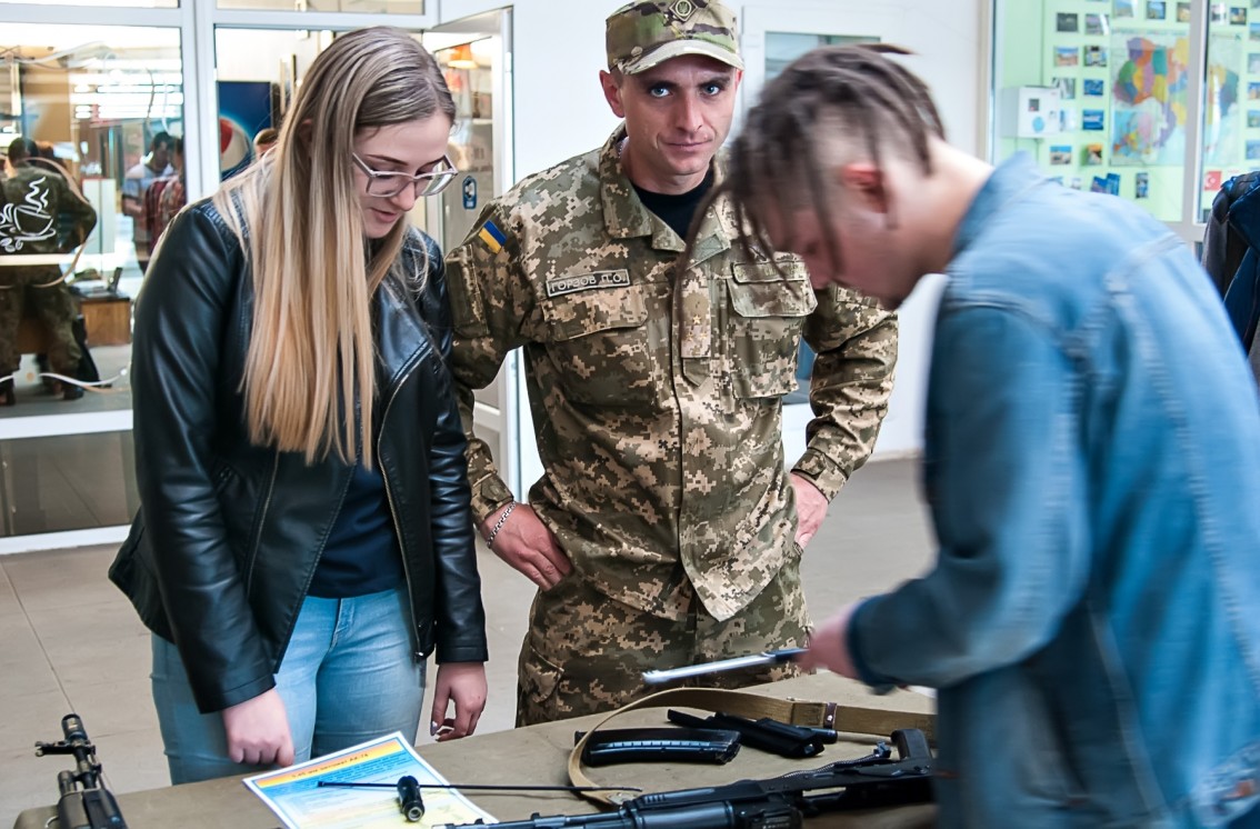 Кафедра військової підготовки ознайомила студентів зі своїм підрозділом практично