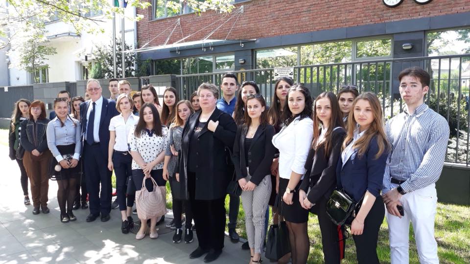 Студентам-міжнародникам Українсько-угорського ННІ про особливості дипломатичної роботи розповідали консули