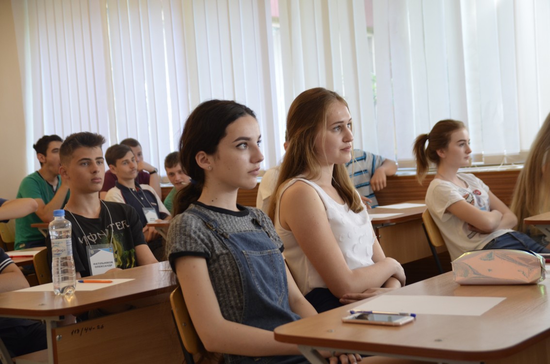 Учасники Літнього університету знайомилися з факультетом історії та МВ, проходили селфі-квест Ужгородом і дізнавалися про перспективу закордонних практик