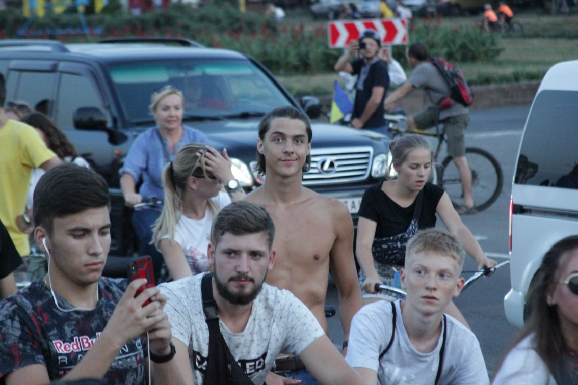 Вишиванки, прапори, музика та… кавуни – в Ужгороді відбувся «Big City Ride»