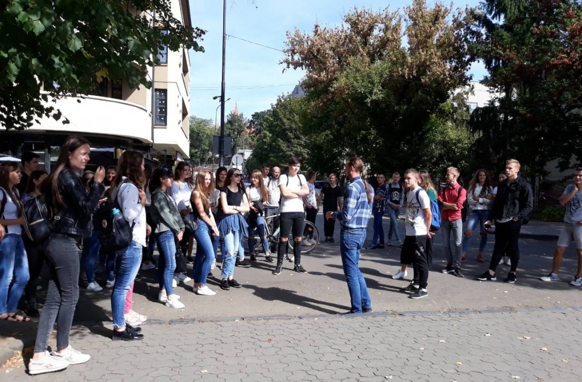 Першокурсники факультету МЕВ вивчали історію на екскурсії Ужгородом