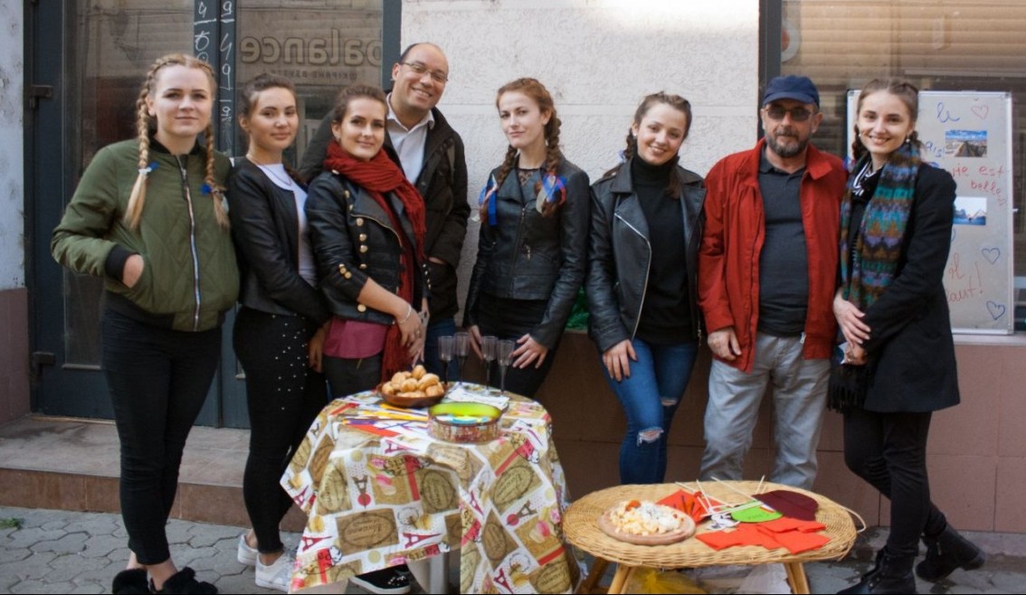 Студенти ФІФ популяризували в Ужгороді мову Бальзака й Едіт Піаф