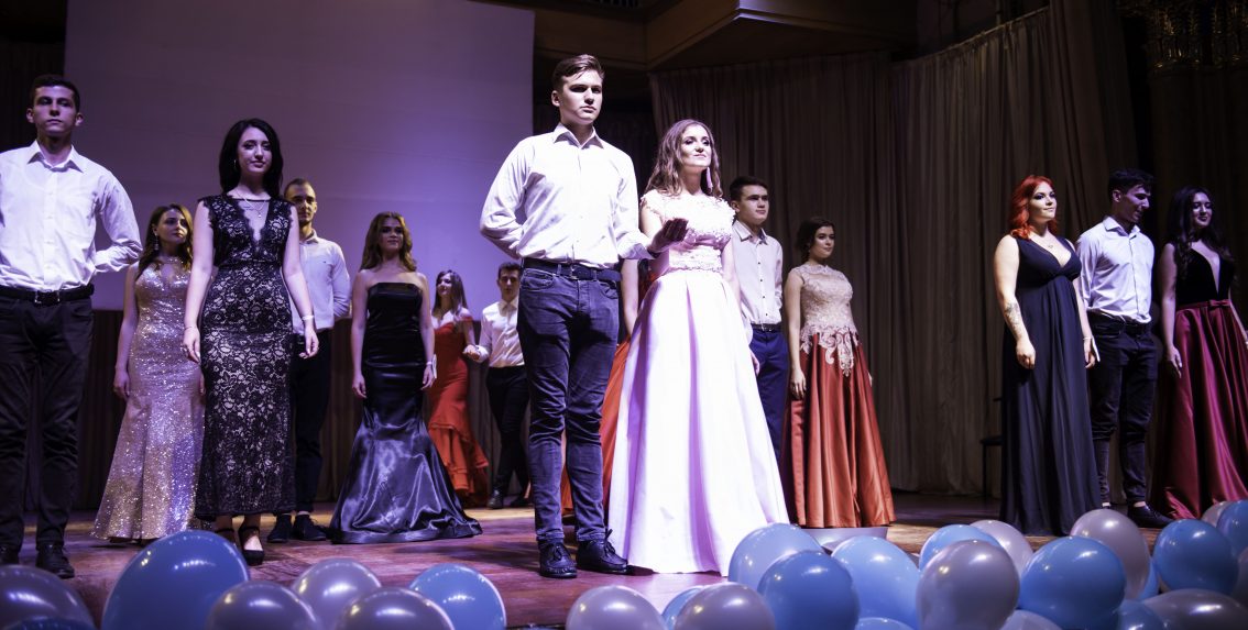 Найжіночніший факультет УжНУ визначив свою красуню поміж красунь