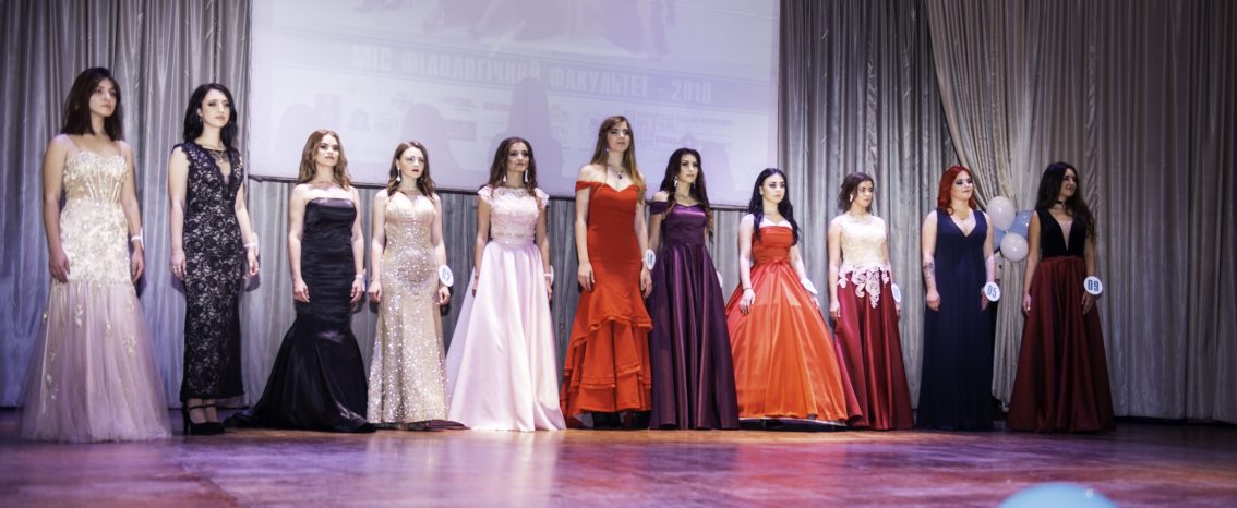 Найжіночніший факультет УжНУ визначив свою красуню поміж красунь