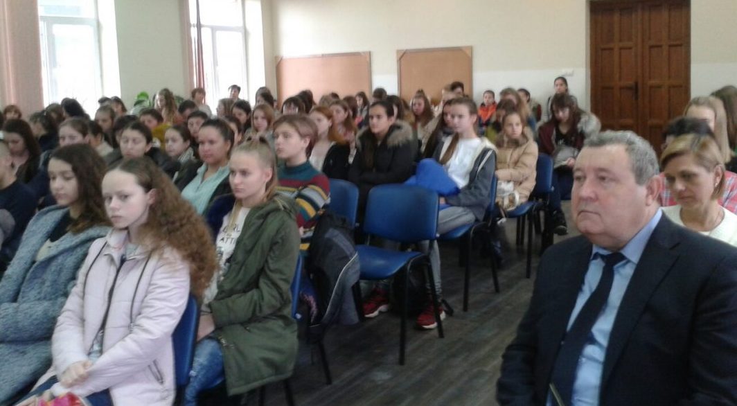 З перспективами навчання на філфаку олімпійців-словесників Ужгорода ознайомила завідувачка кафедри української літератури