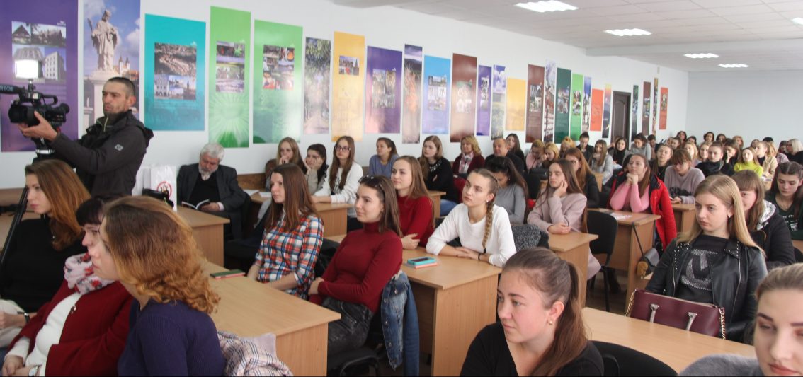 Учасники міжнародного літературного фестивалю «Карпатська ватра» спілкувалися зі студентами філологічного