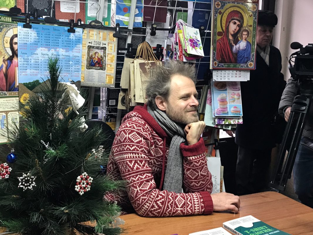 В Ужгороді стартувала щорічна акція «Письменник за прилавком»