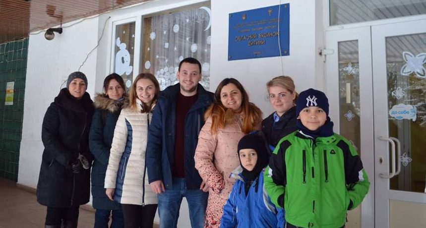 Представники ужнівського волонтаріату навідали з різдвяними гостинцями малечу Свалявського будинку дитини