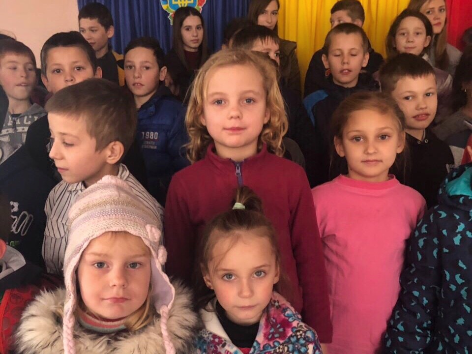 Ужнівці влаштували благодійну акцію для школярів Берегівського ліцею імені Есе Томаша