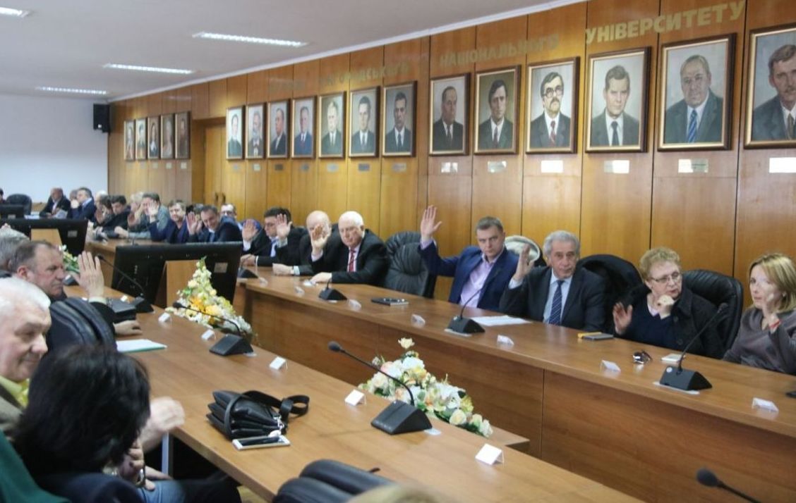 Торік в УжНУ захистили 7 докторських і 36 кандидатських дисертацій