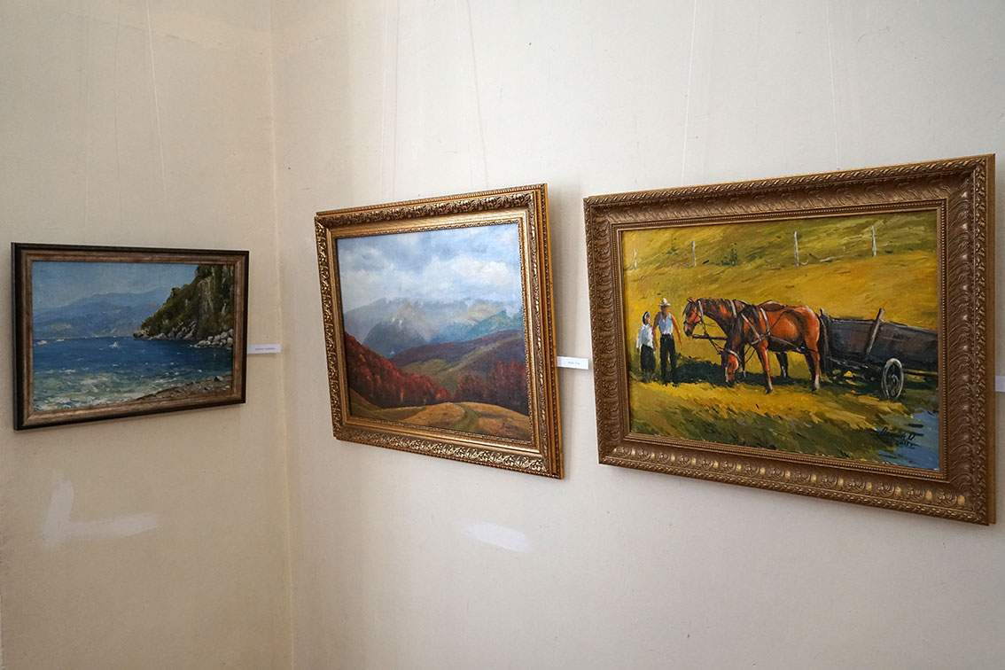Коли лікар – ще й художник: в Ужгороді відкрилася цікава виставка