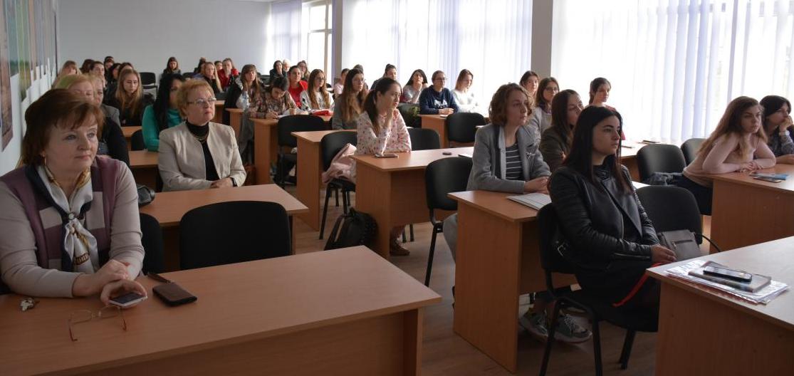 Про гібридну війну проти Карпатської України студентам і викладачам філфаку розповідав учасник фестивалю «Історія.UA»