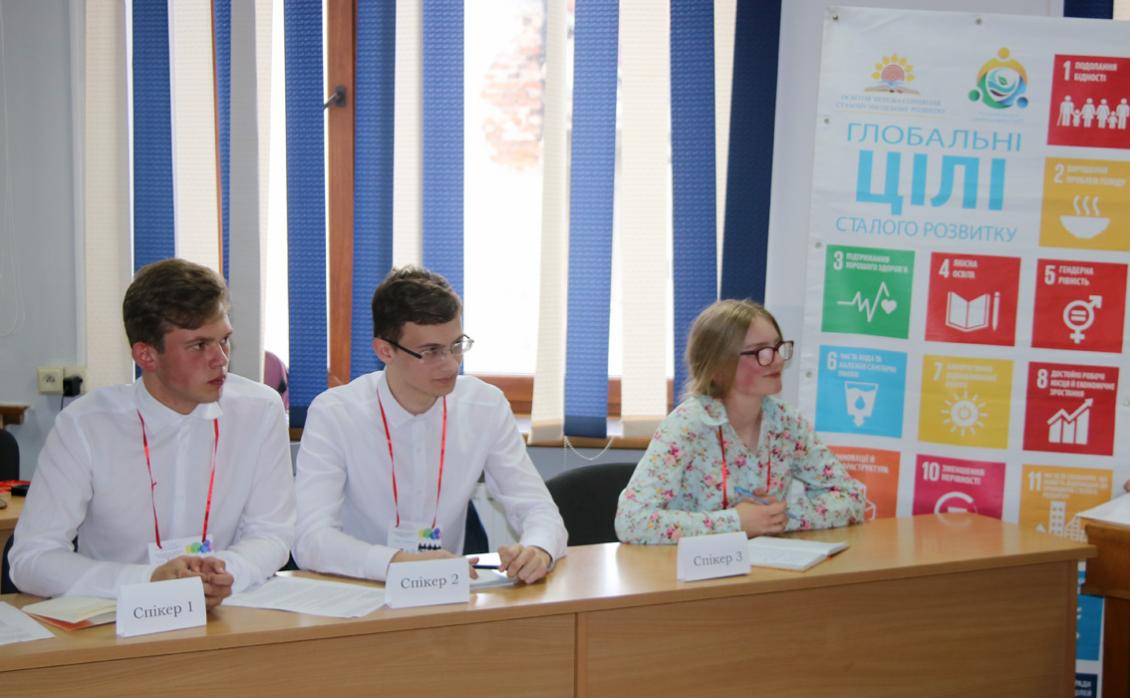В Ужгороді визначили переможців перших загальноміських учнівських дебатів зі сталого розвитку