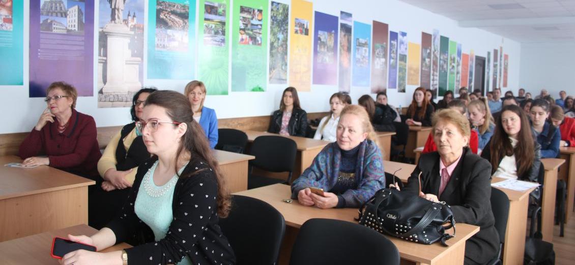 Шевченківський лауреат Петро Мідянка відзначив 60-річчя на рідному філфаку УжНУ