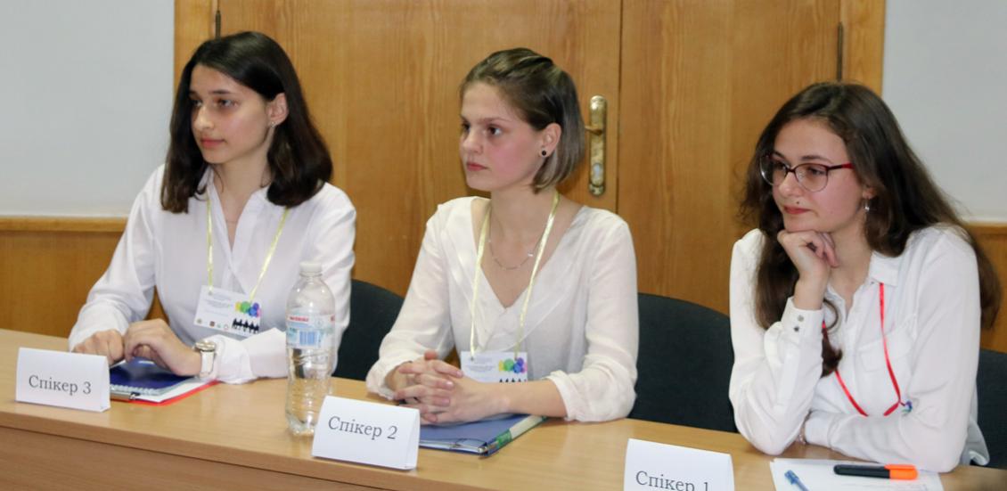 В Ужгороді визначили переможців перших загальноміських учнівських дебатів зі сталого розвитку